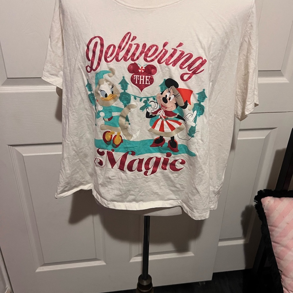 Disney woman’s White T-Shirt with Fun Characters